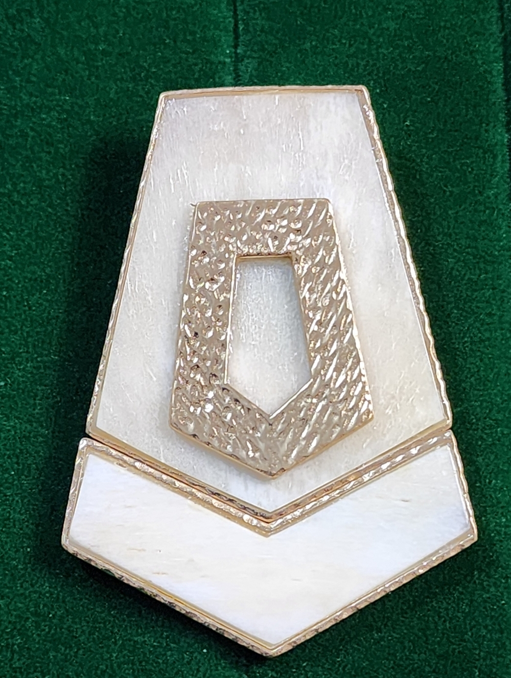 AKOLA Vintage 80s Horn Large Brooch